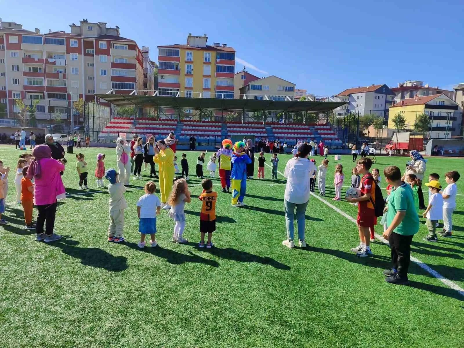 Türkeli MYO Oyun Şenliği’nde çocuklar hem eğlendi hem öğrendi