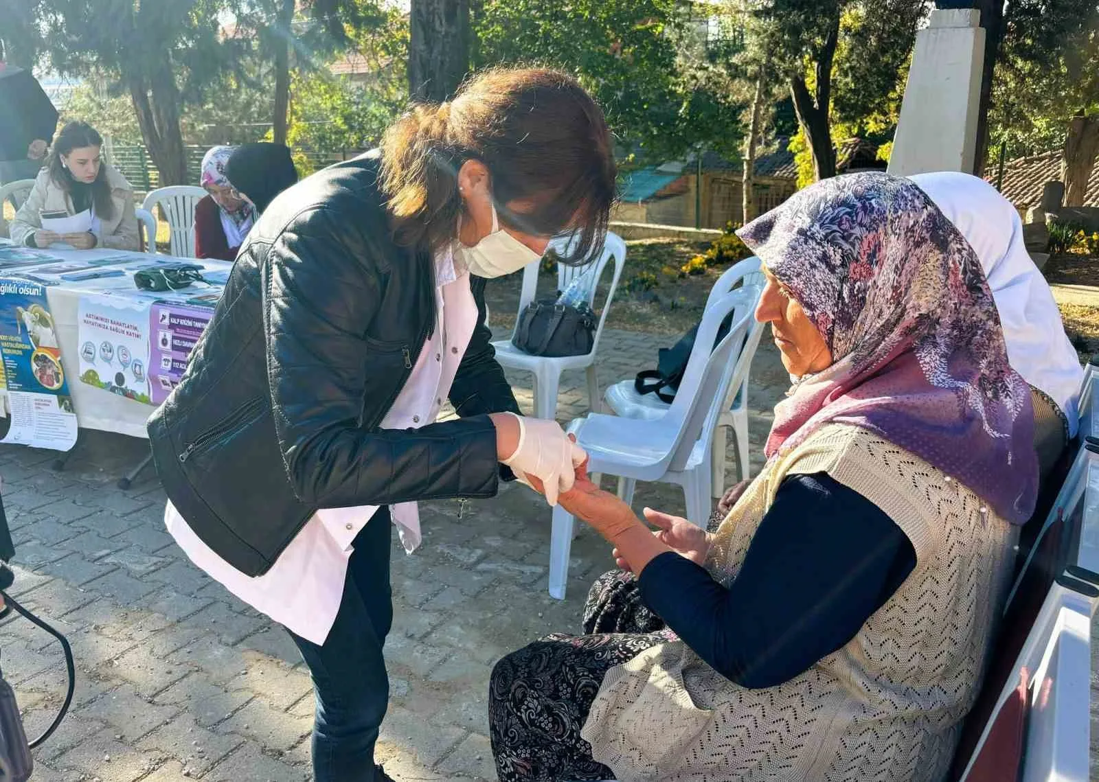 UŞAK İL SAĞLIK MÜDÜRLÜĞÜ TARAFINDAN ‘KÖYLERDE HALK SAĞLIĞI GÜNLERİ’ KAPSAMINDA