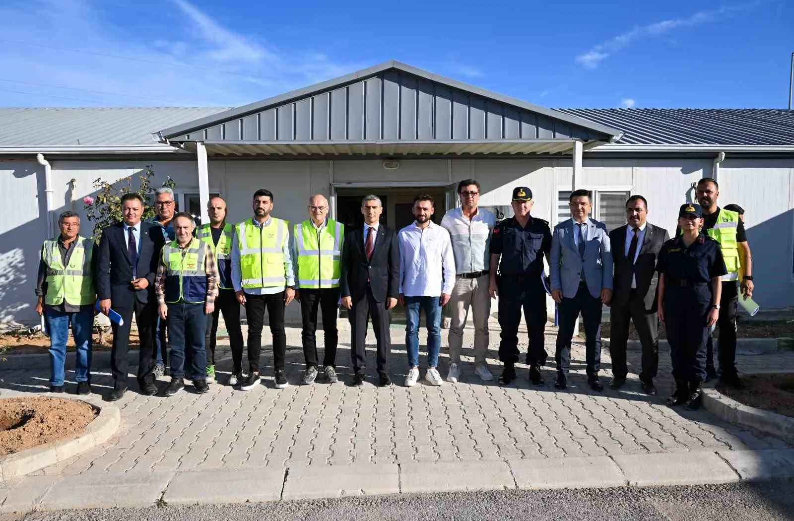 UŞAK VALİSİ NACİ AKTAŞ, YAPIMI DEVAM EDEN YÜKSEK HIZLI TREN