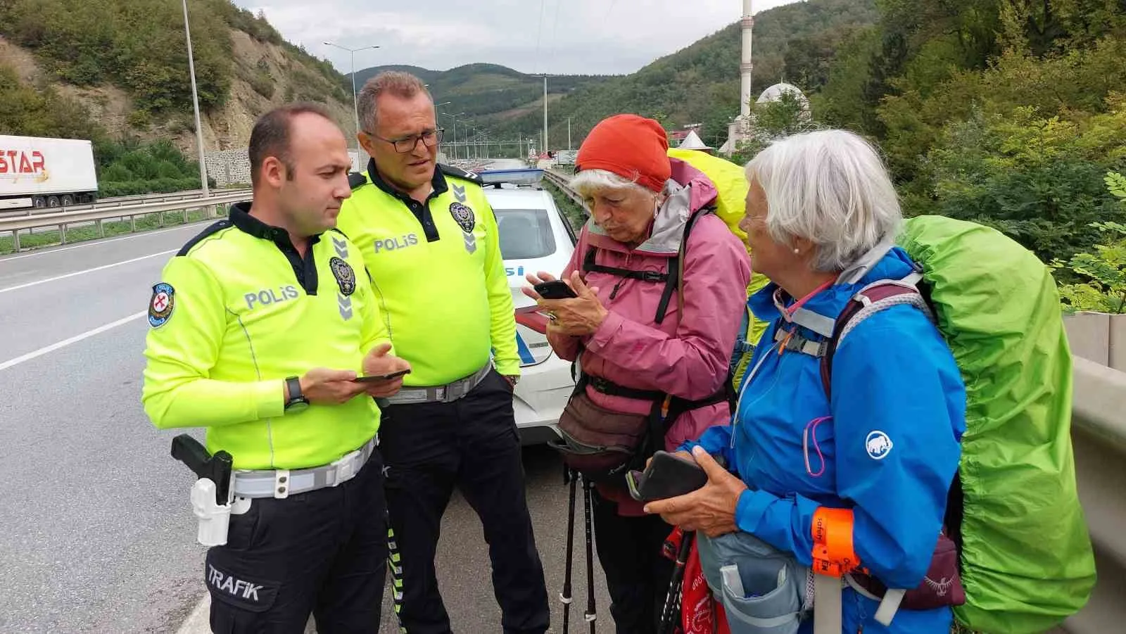 Venedik’ten yola çıkan 73 ve 79 yaşındaki kadın yazarların yürüyerek  İpekyolu yolculuğu