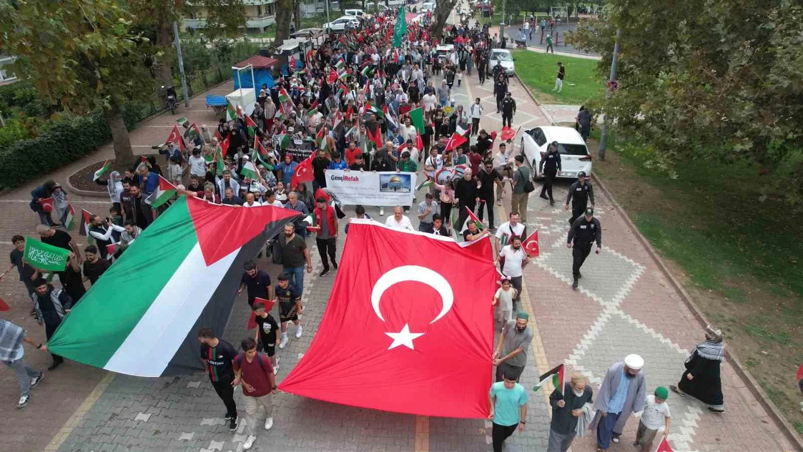 Yalova’da Gazze işgalinin 1. yıl dönümünde protesto yürüyüşü