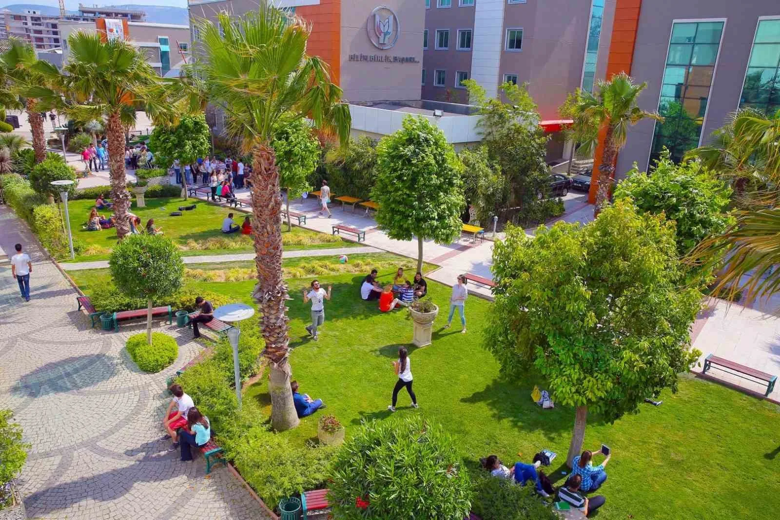 Yaşar Üniversitesi dünya listesinde