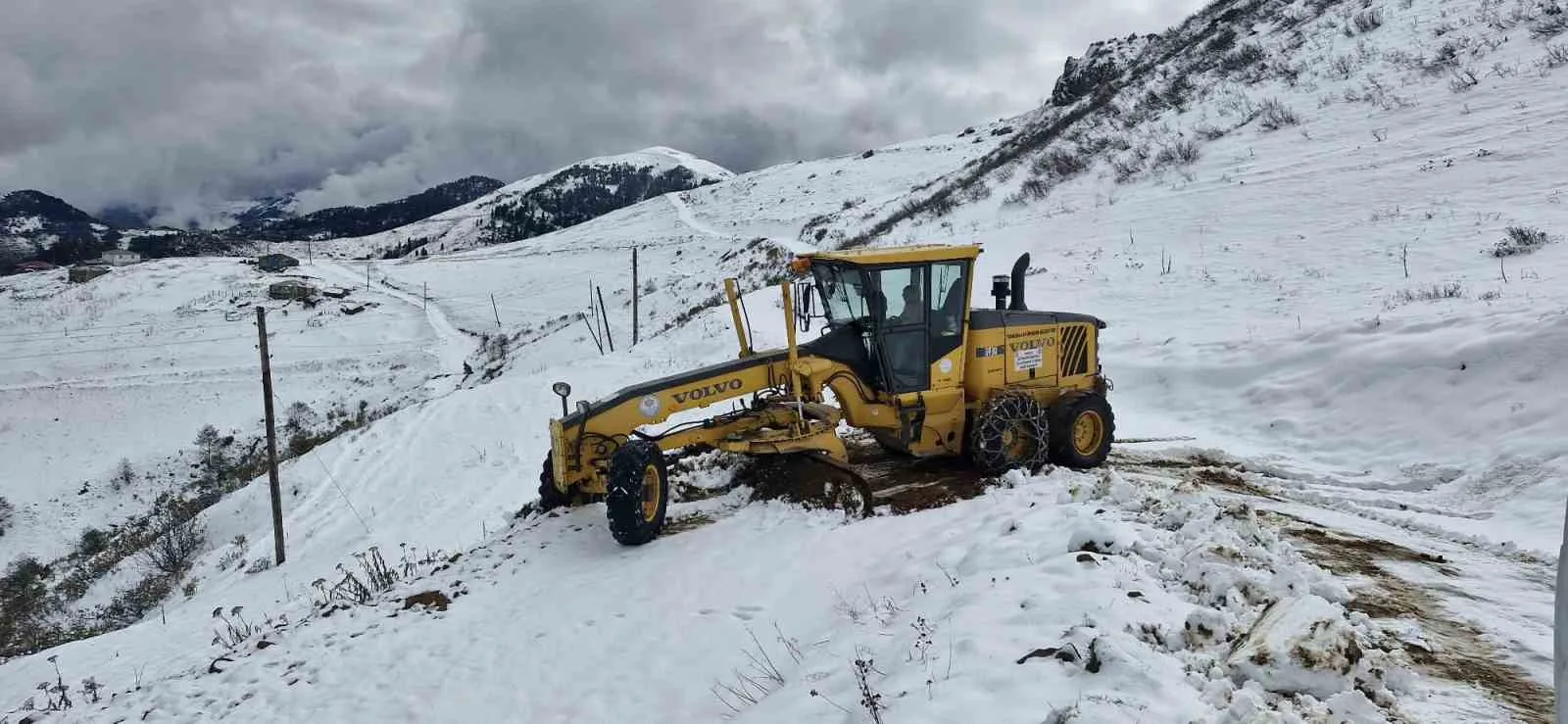 Yayla yollarında karla mücadele çalışmaları sürüyor