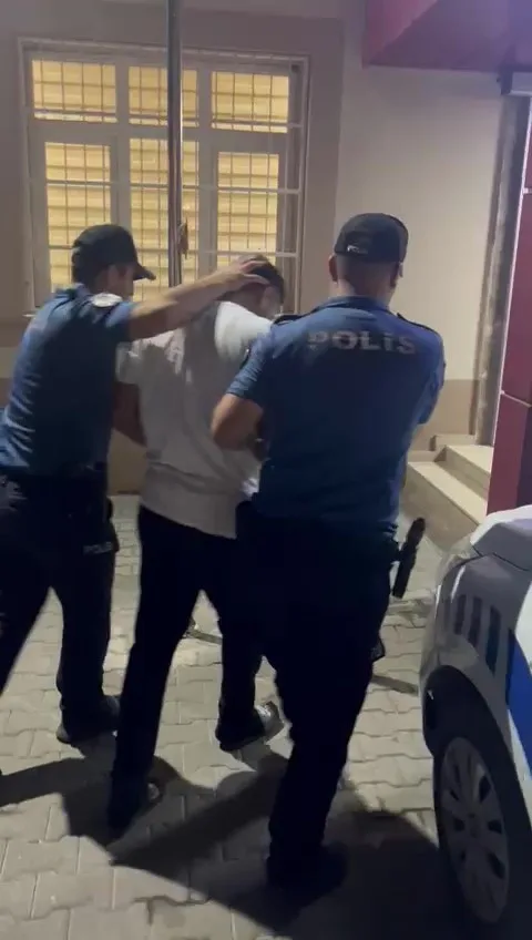 Yüreğir polisi 17 yıl hapisle aranan firari hükümlüyü yakaladı