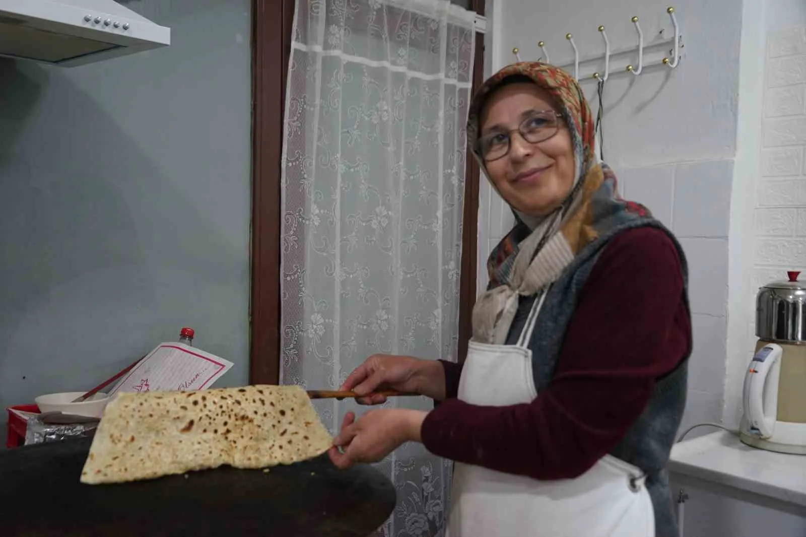 Açtığı gözlemeci dükkanıyla hayata yeniden tutundu, azmiyle gençlere örnek oluyor