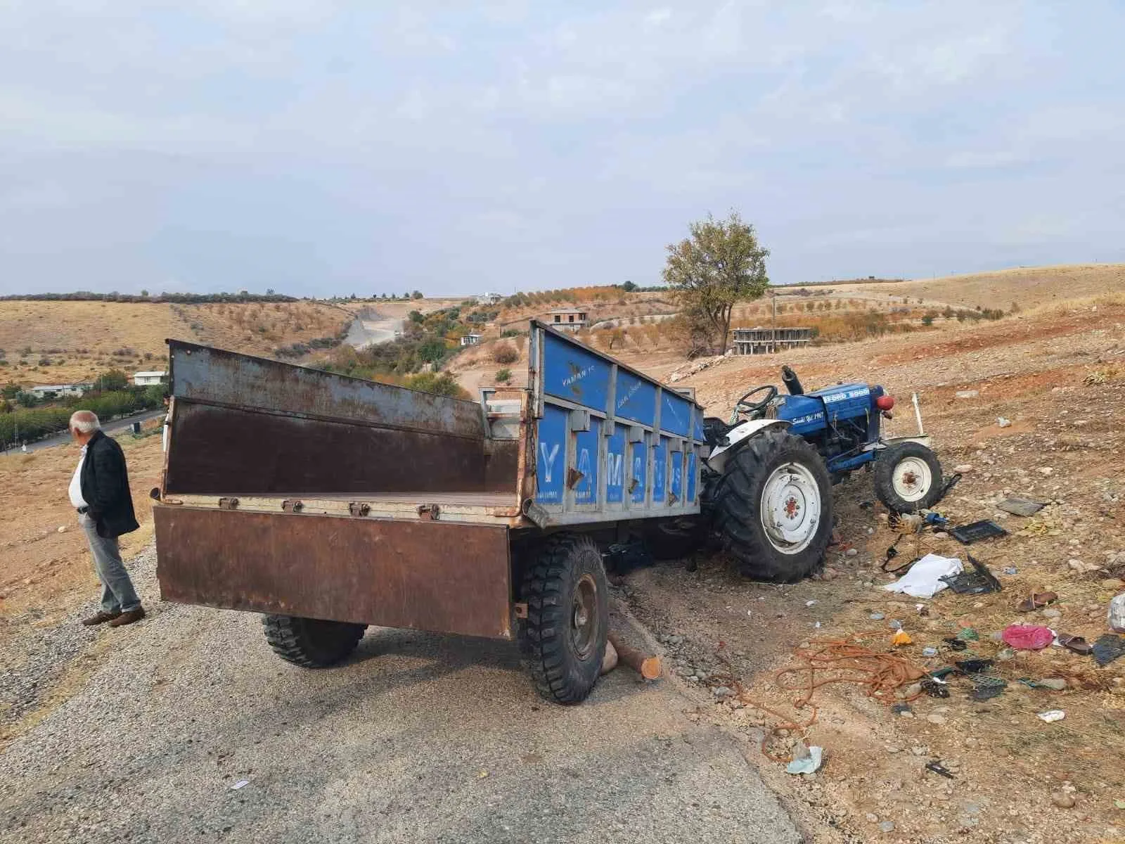 Adıyaman’da traktör devrildi: 1’i ağır 6 yaralı