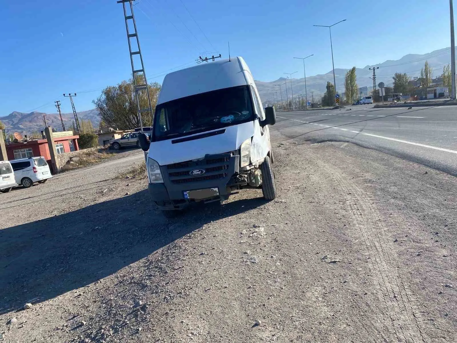 Ağrı’da trafik kazası: 3 kişi yaralandı