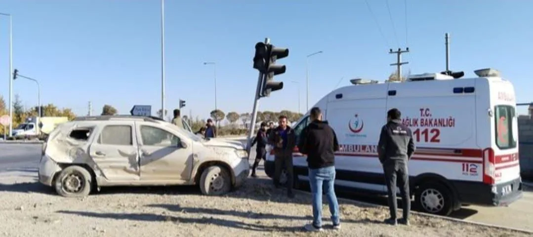 AKSARAY’DA ARAÇ İLE TIRIN