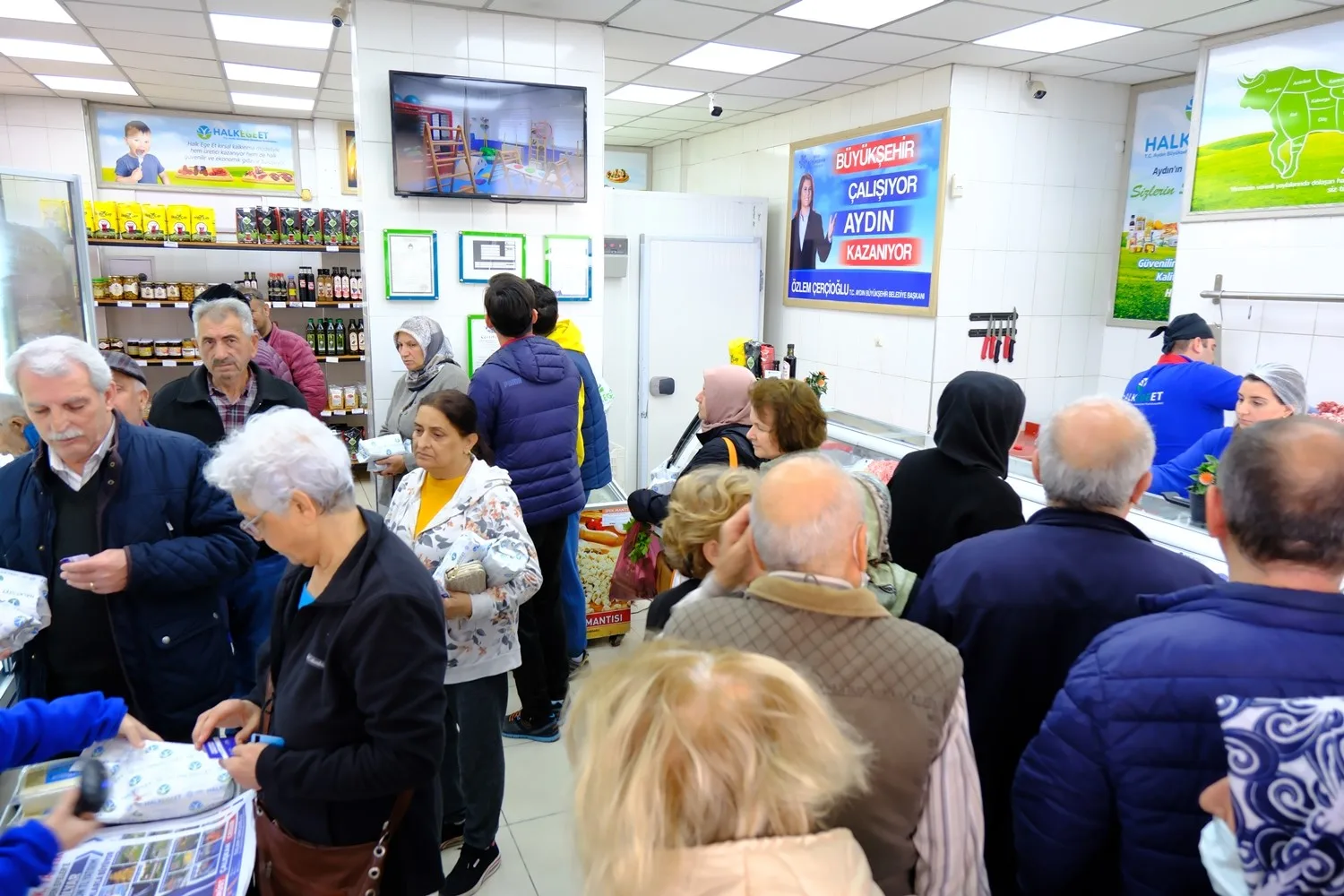 Aydın’da 107 bin vatandaş Büyükşehir Belediyesi ’emekli kart’ kullanıyor