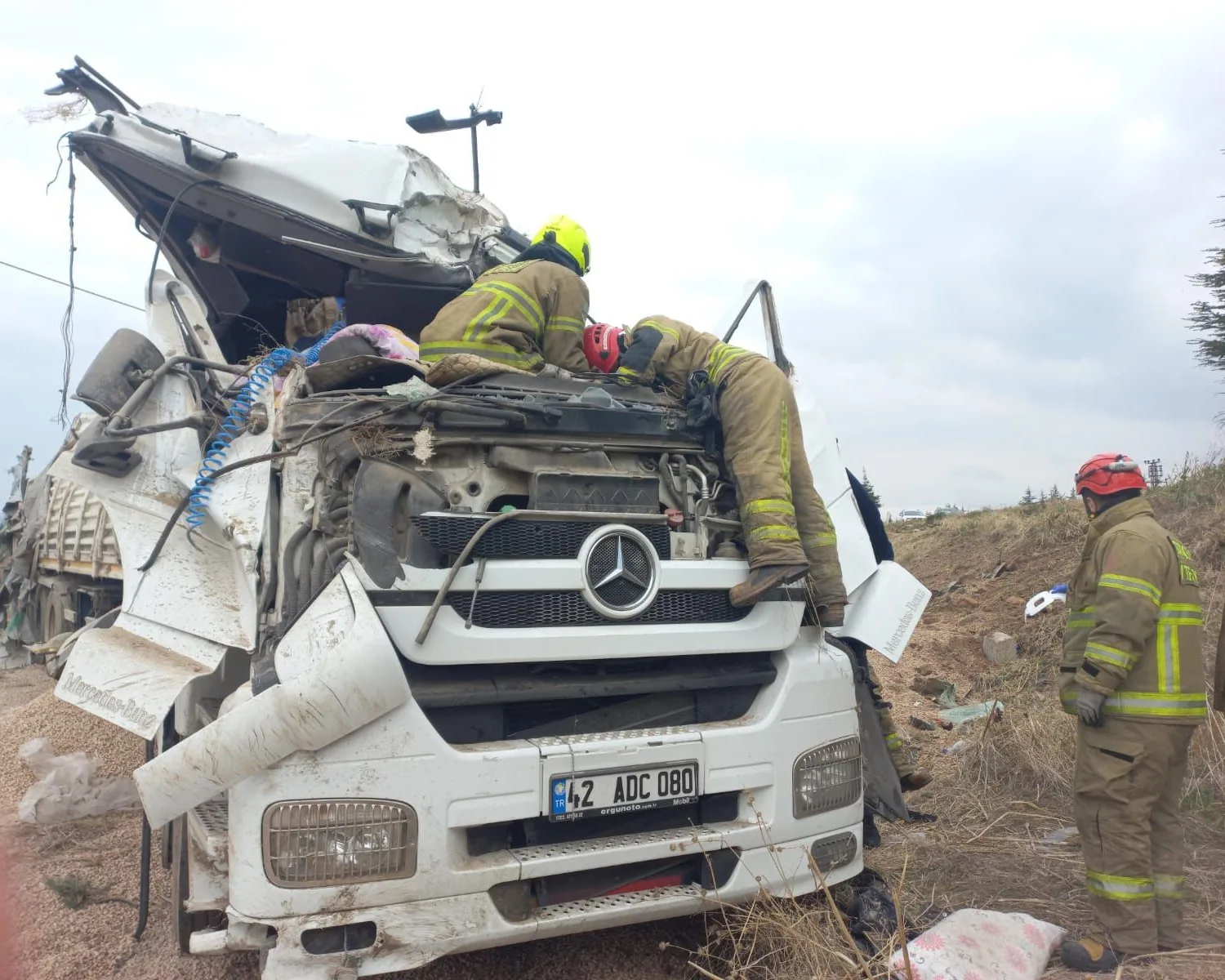 Bandırma’da trafik kazası: Sürücü sıkıştığı yerden kurtarıldı