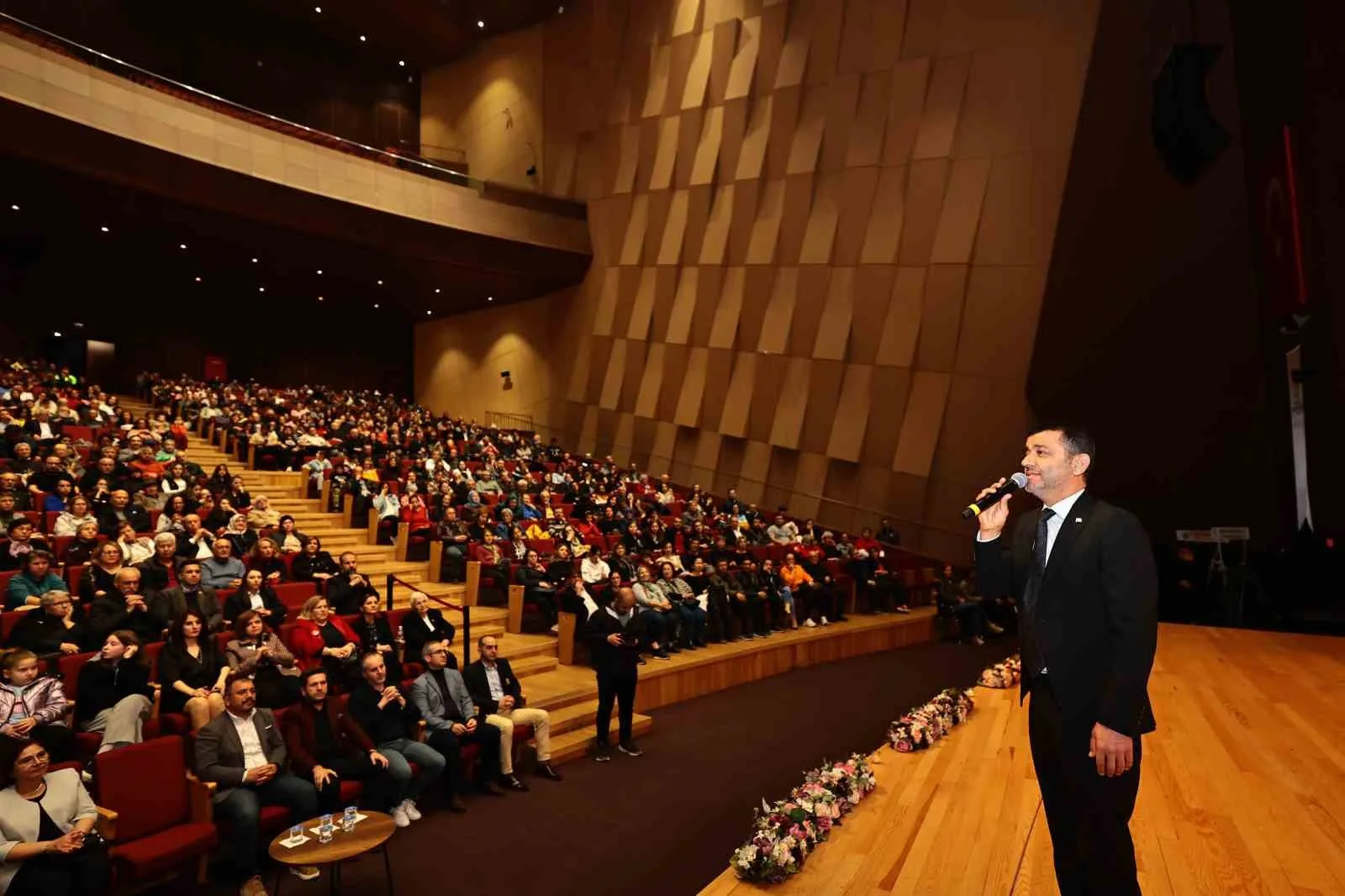 Başkan Çavuşoğlu; “Tüm dünyanın imrenerek baktığı bir lidere sahibiz”