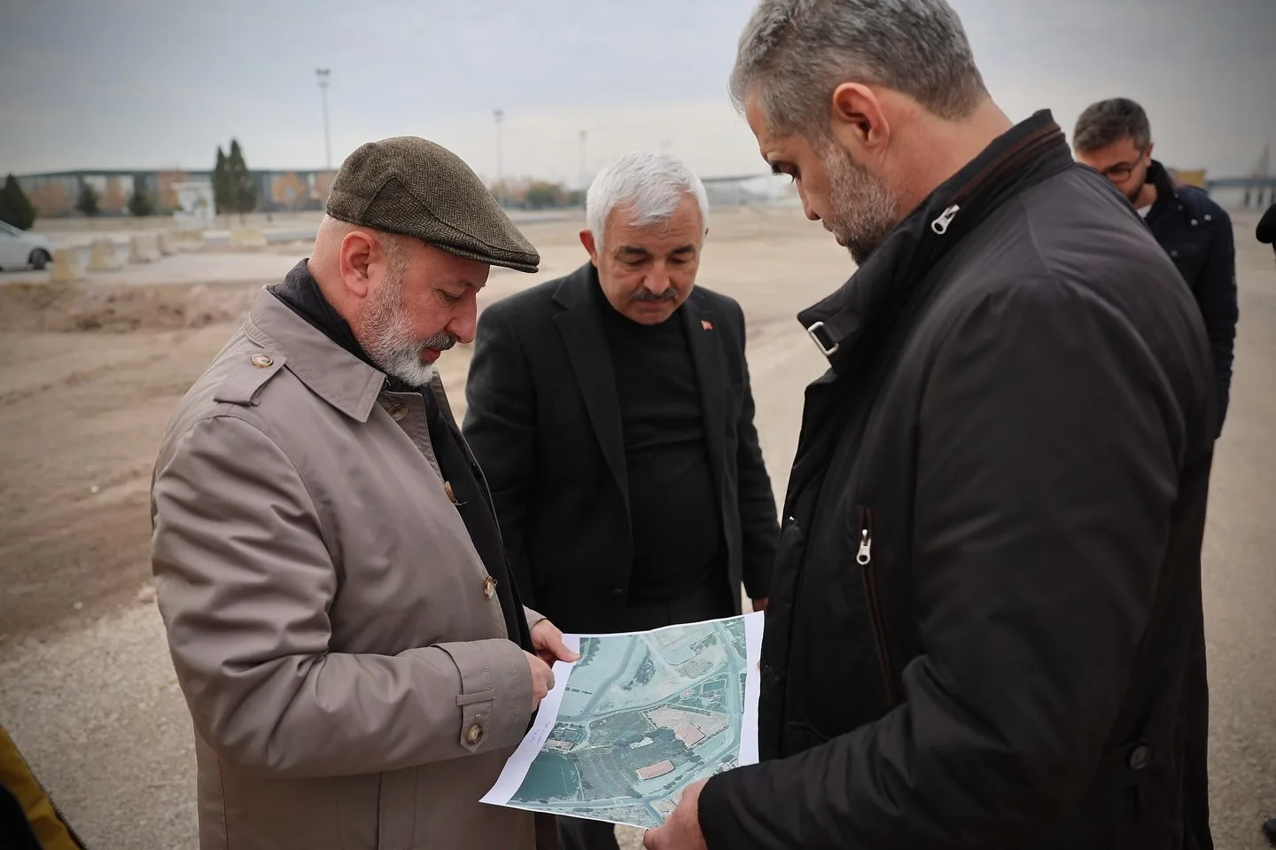 KOCASİNAN BELEDİYE BAŞKANI AHMET ÇOLAKBAYRAKDAR; CIRGALAN MAHALLESİ’NDE GERÇEKLEŞTİRİLEN ÇEVRE YOLUNA