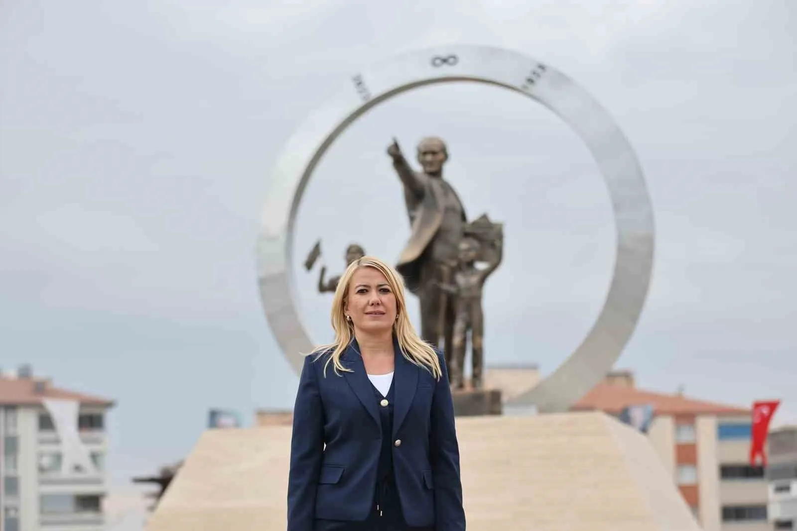 Başkan Doğan, Merkezefendi’den sonsuzluğa uzanan 100. Yıl Meydanını hizmete açtı