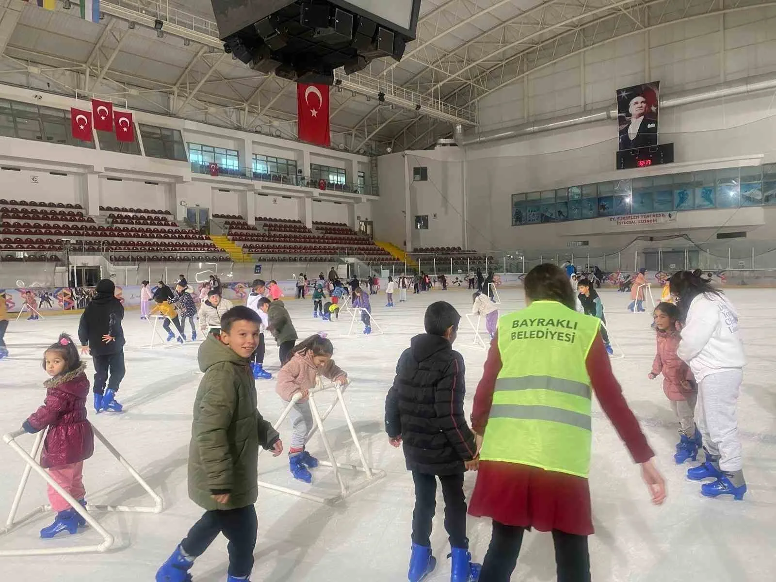 Bayraklılı çocuklar tatilin keyfini yaşadı