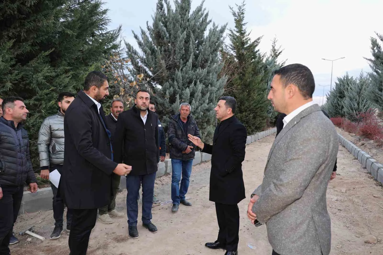 Belediye Başkanı Arı, üstyapı çalışmalarını yerinde inceledi