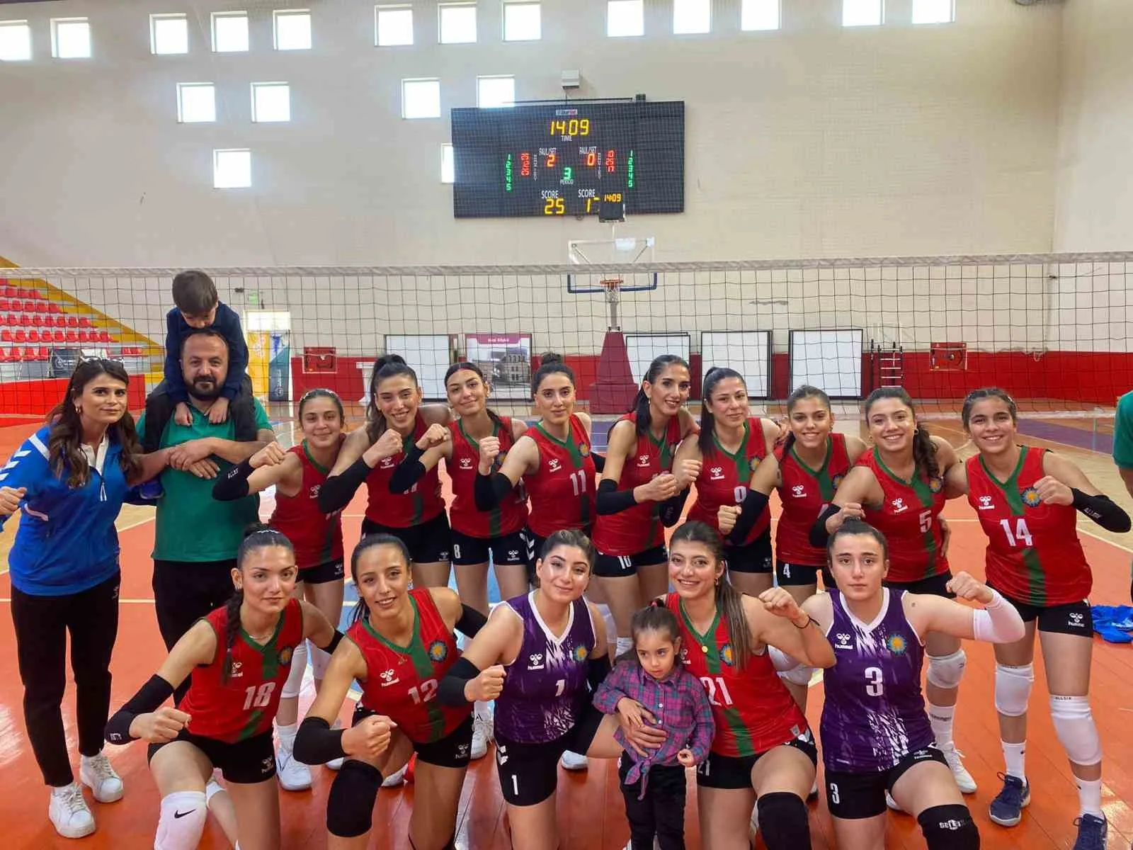 Belediye hentbol ve voleybol takımları haftayı galibiyetle kapattı