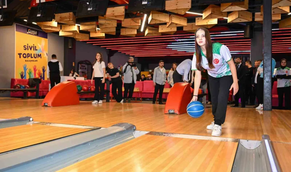 Bowlingde dereceye giren gençler ödüllendirildi