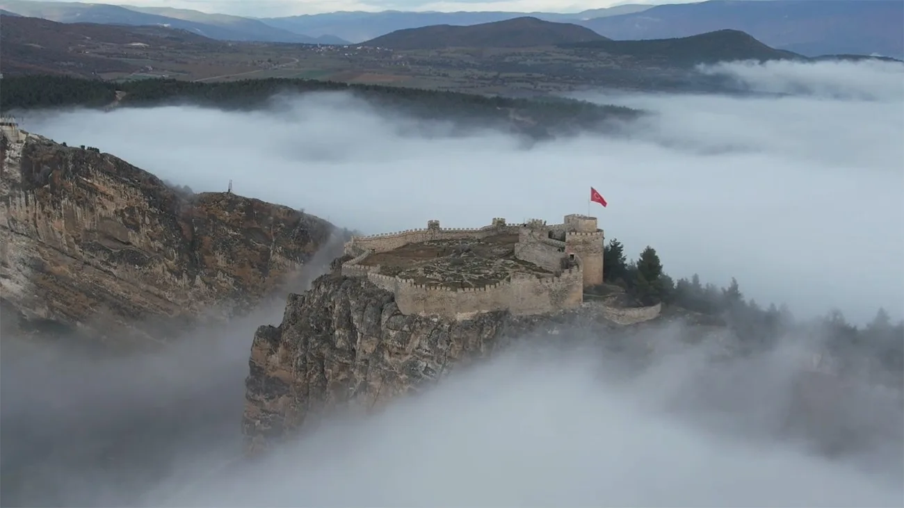 Boyabat Kalesi’nin sis güzelliği