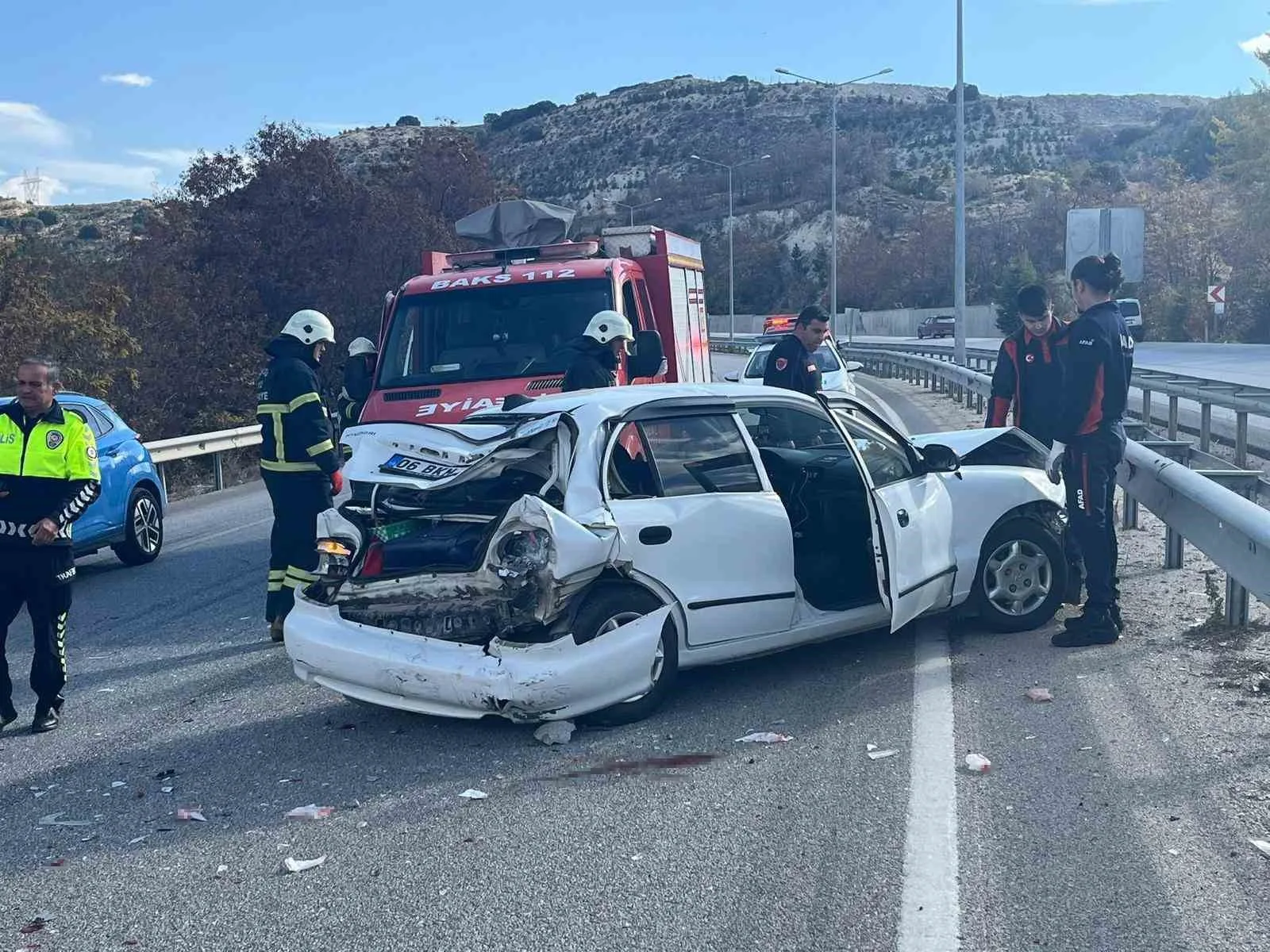 Burdur’da 3 aracın karıştığı zincirleme kazada 2 kişi yaralandı