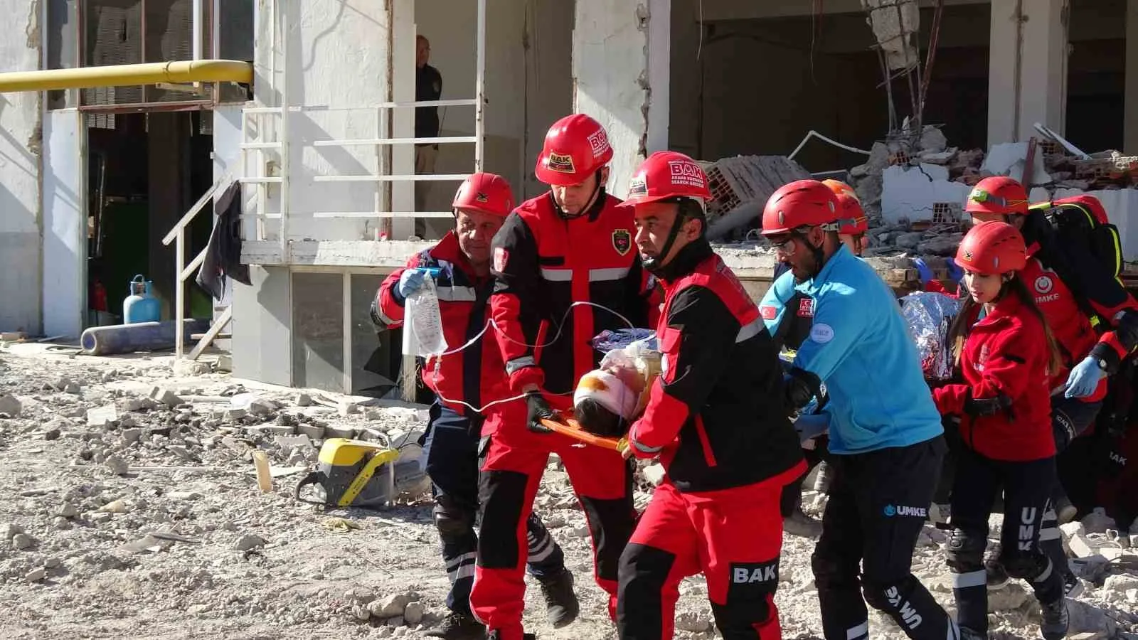 Burdur’da 5,7 şiddetindeki deprem tatbikatında gerçeği aratmayan görüntüler