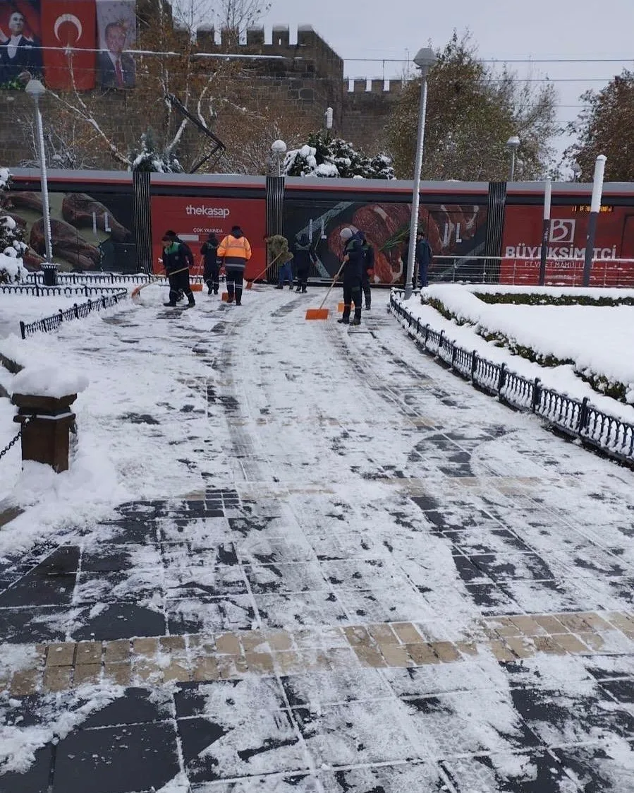 KAYSERİ BÜYÜKŞEHİR BELEDİYESİ PARK BAHÇELER VE AĞAÇLANDIRMA DAİRE BAŞKANLIĞI EKİPLERİ,