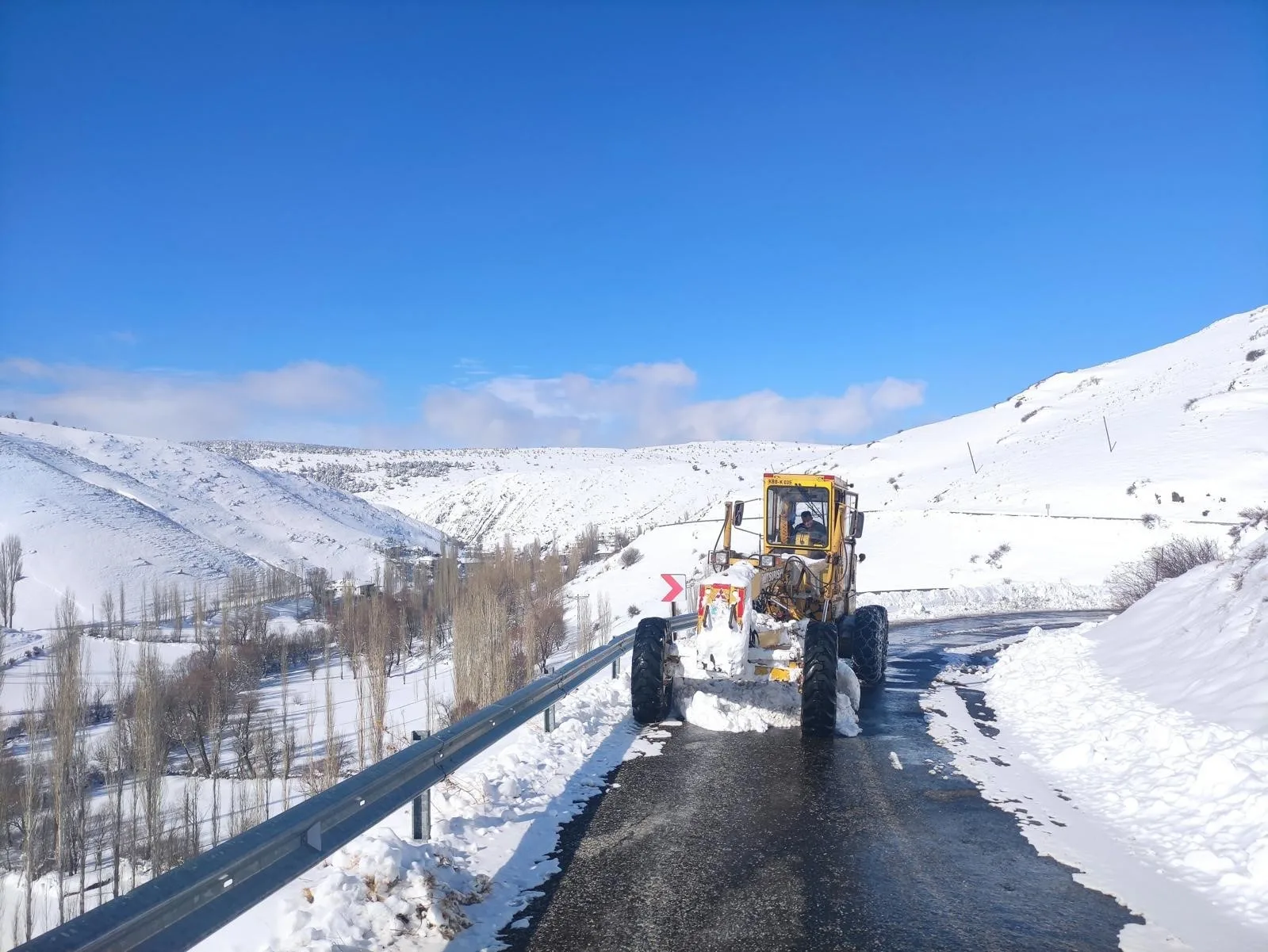 KAYSERİ BÜYÜKŞEHİR BELEDİYESİ, KIRSAL VE ŞEHİR MERKEZİNDEKİ KARLA MÜCADELE ÇALIŞMALARINA