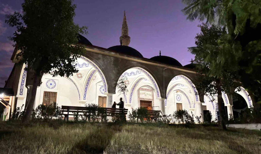 ADANA'DA CAMİ İÇERİSİNDE 16