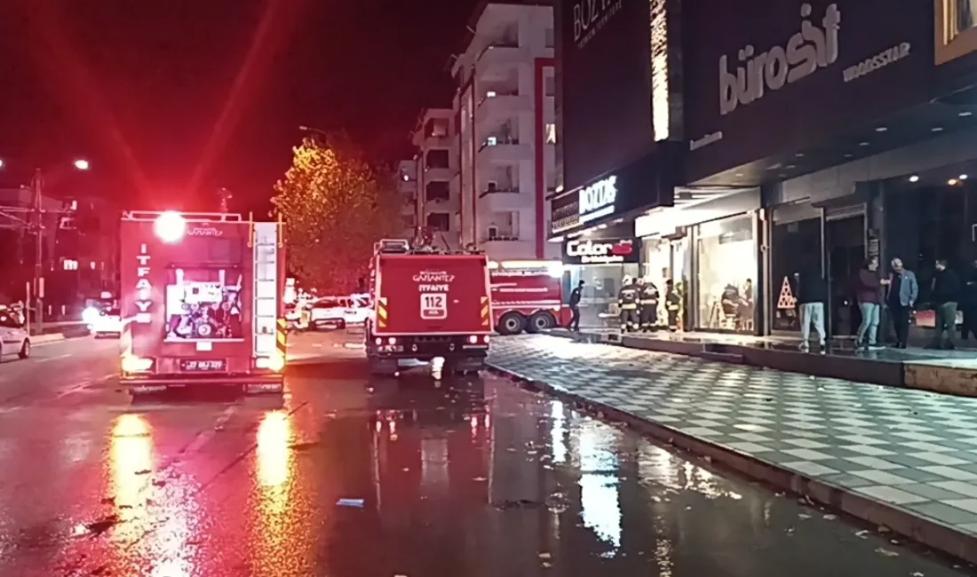 GAZİANTEP'TE BİR BİNANIN ÇATI