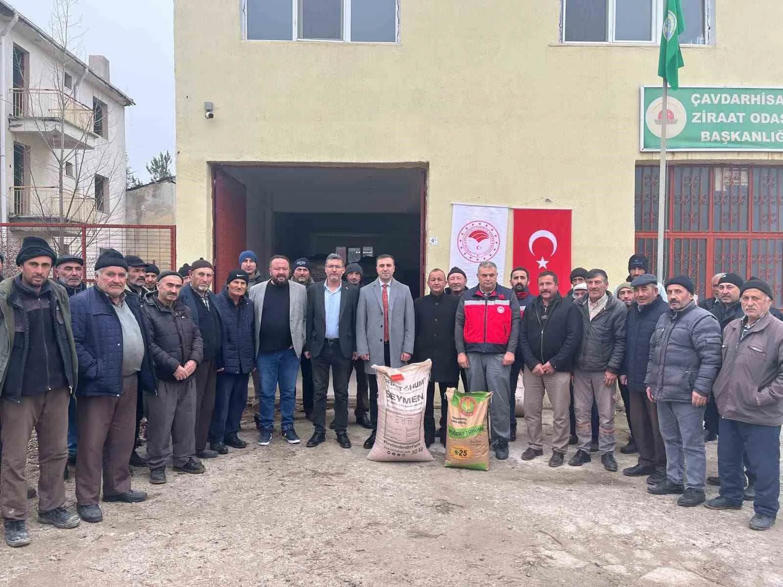 Çavdarhisar’da doğal afetten zarar gören çiftçilere tohum desteği