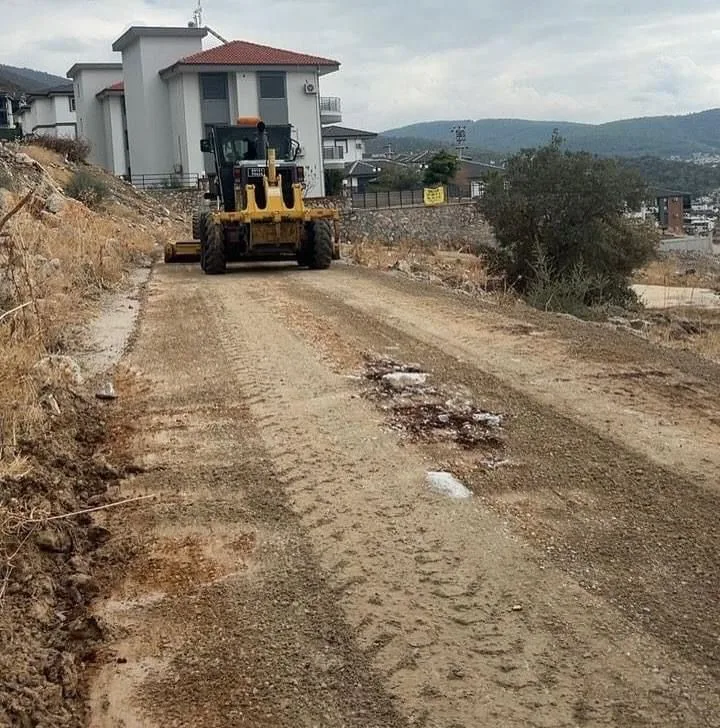 Didim’de sağanak yağıştan sonra zarar gören yollar onarıldı