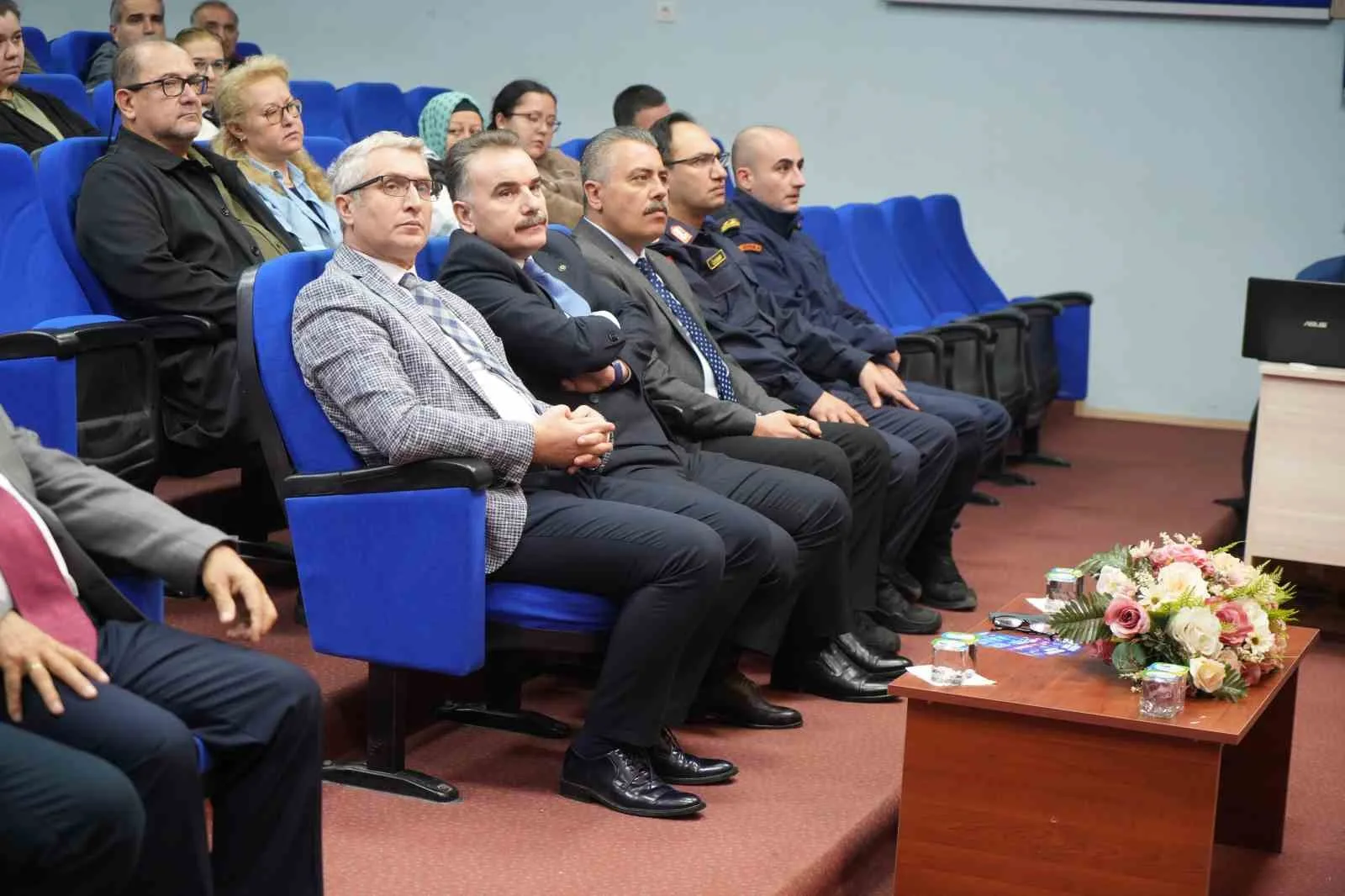 Edremit’te “En İyi Narkotik Polis Anne” semineri verildi