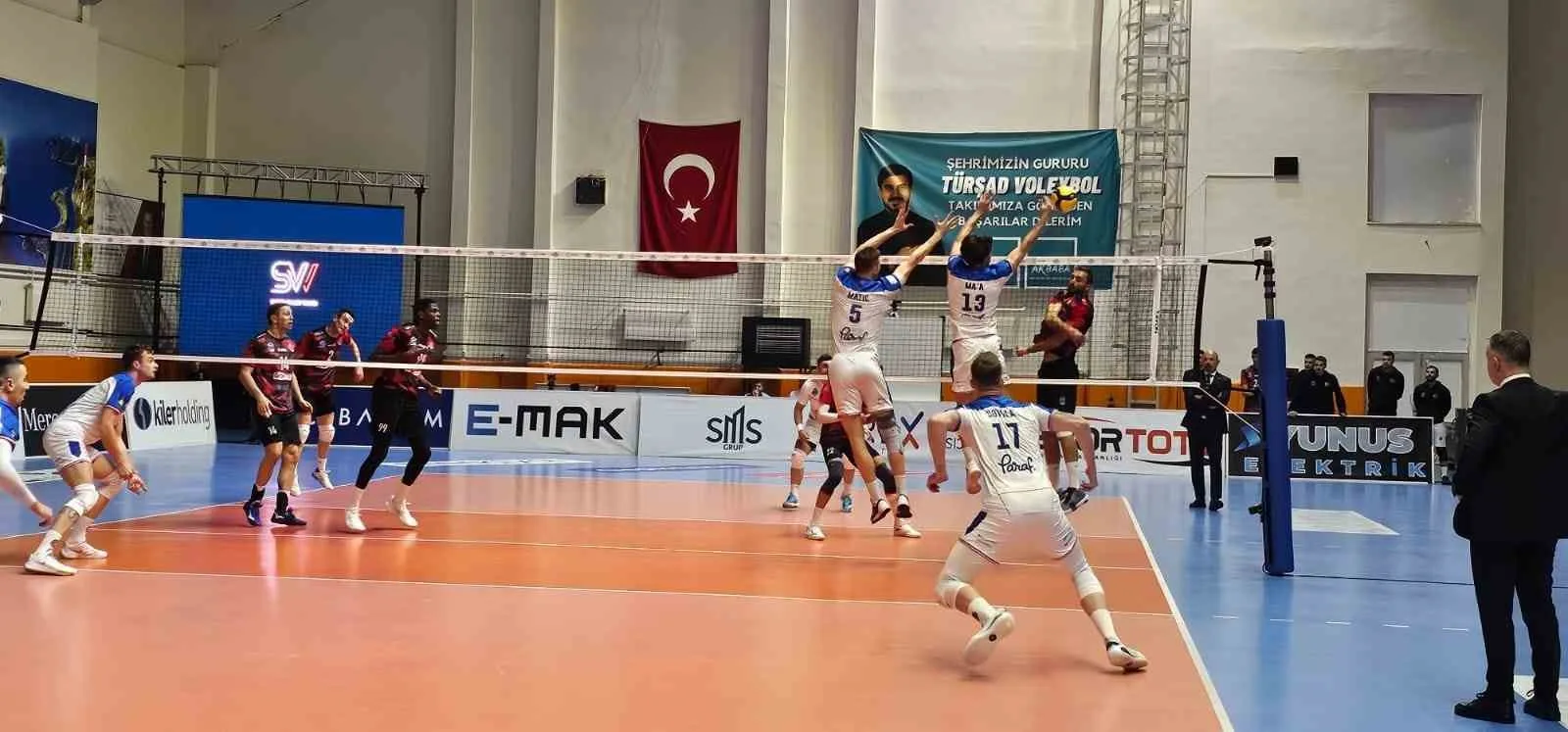 Efeler Ligi: TÜRŞAD: 0 – Halkbank: 3