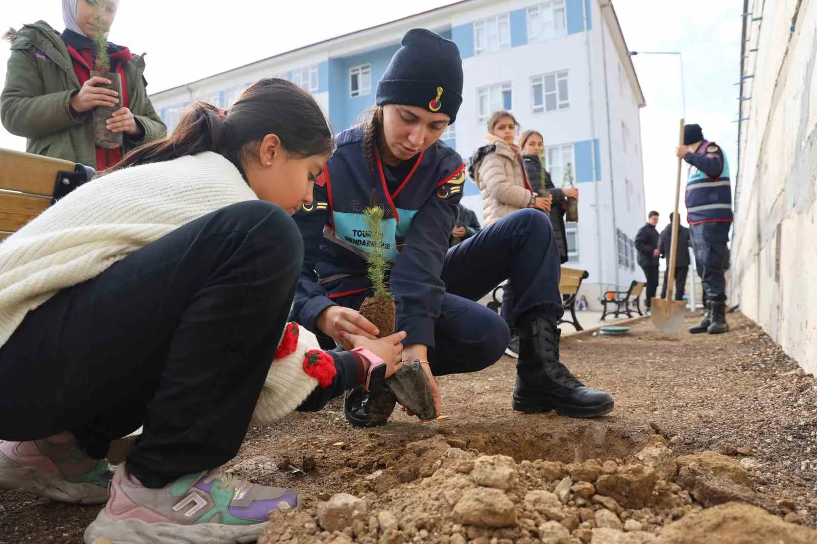 Elazığ’da jandarmadan Çocuk Hakları Gününde örnek davranış