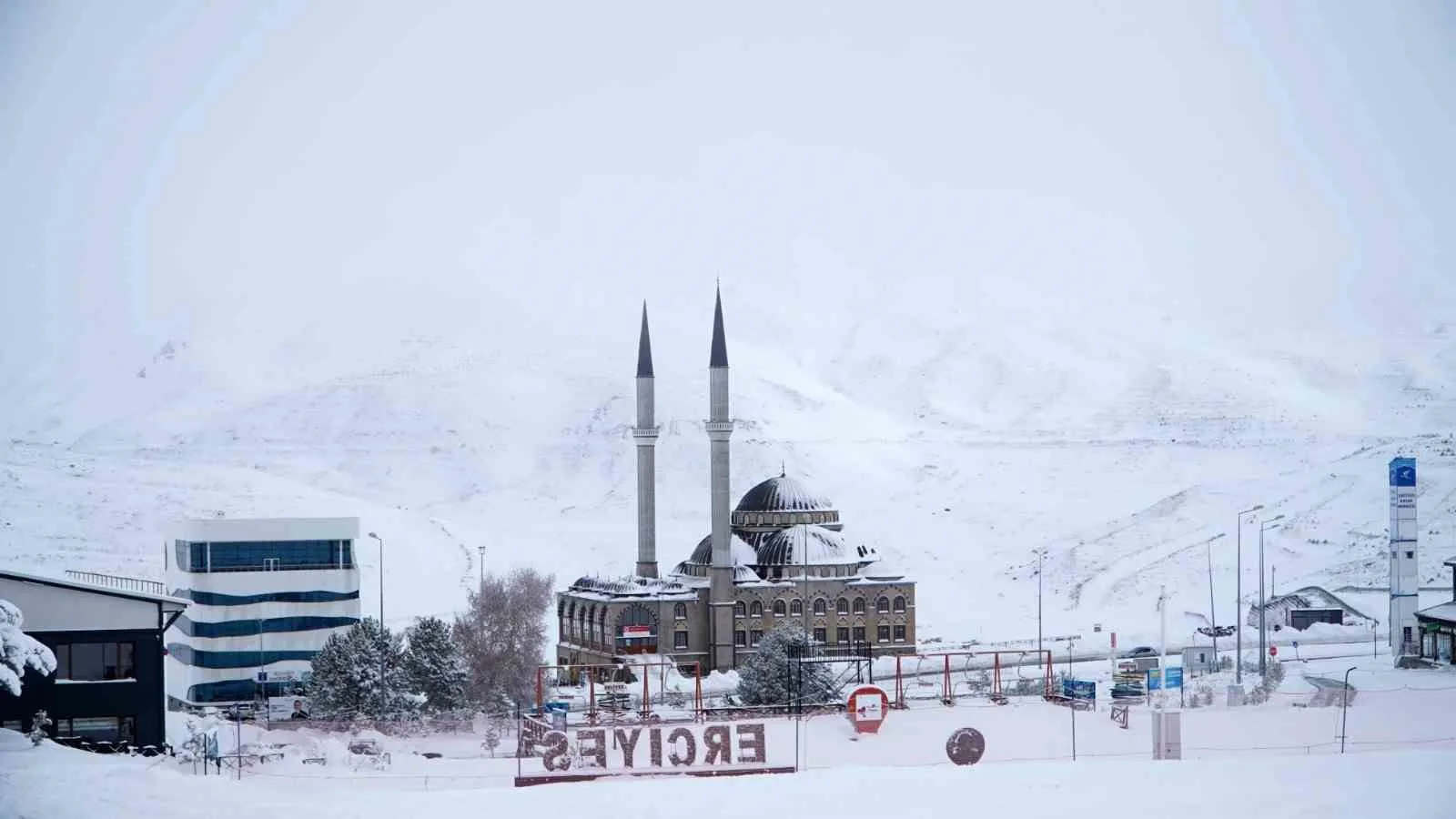 TÜRKİYE'NİN EN ÖNEMLİ KIŞ SPOR MERKEZLERİNDEN ERCİYES KAYAK MERKEZİ'NDE SON