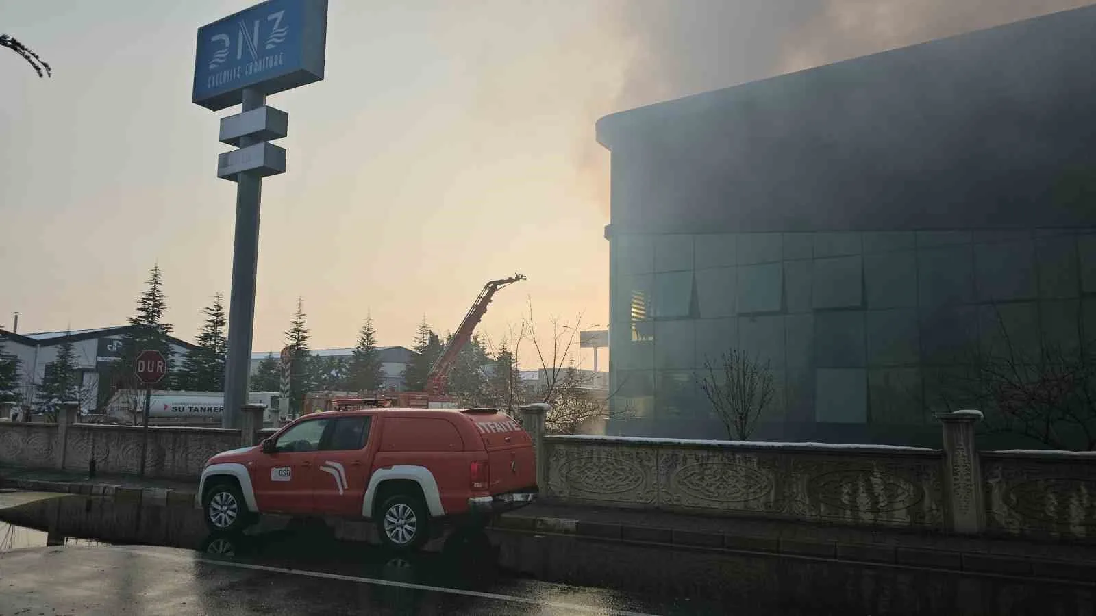 KAYSERİ ORGANİZE SANAYİ BÖLGESİ'NDEKİ BİR MOBİLYA FABRİKASINDA ÇIKAN YANGINDA HAYATINI