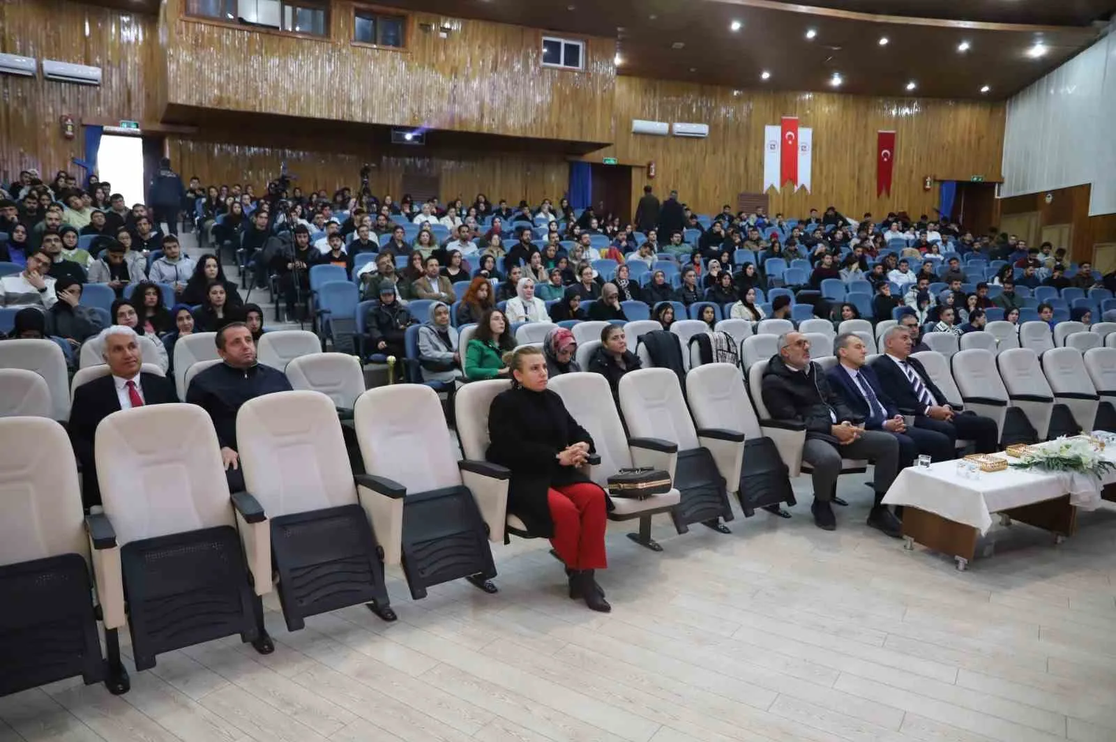 FÜ’de  “Bağımlılık ve Bağımlılıkla Mücadele” paneli düzenlendi