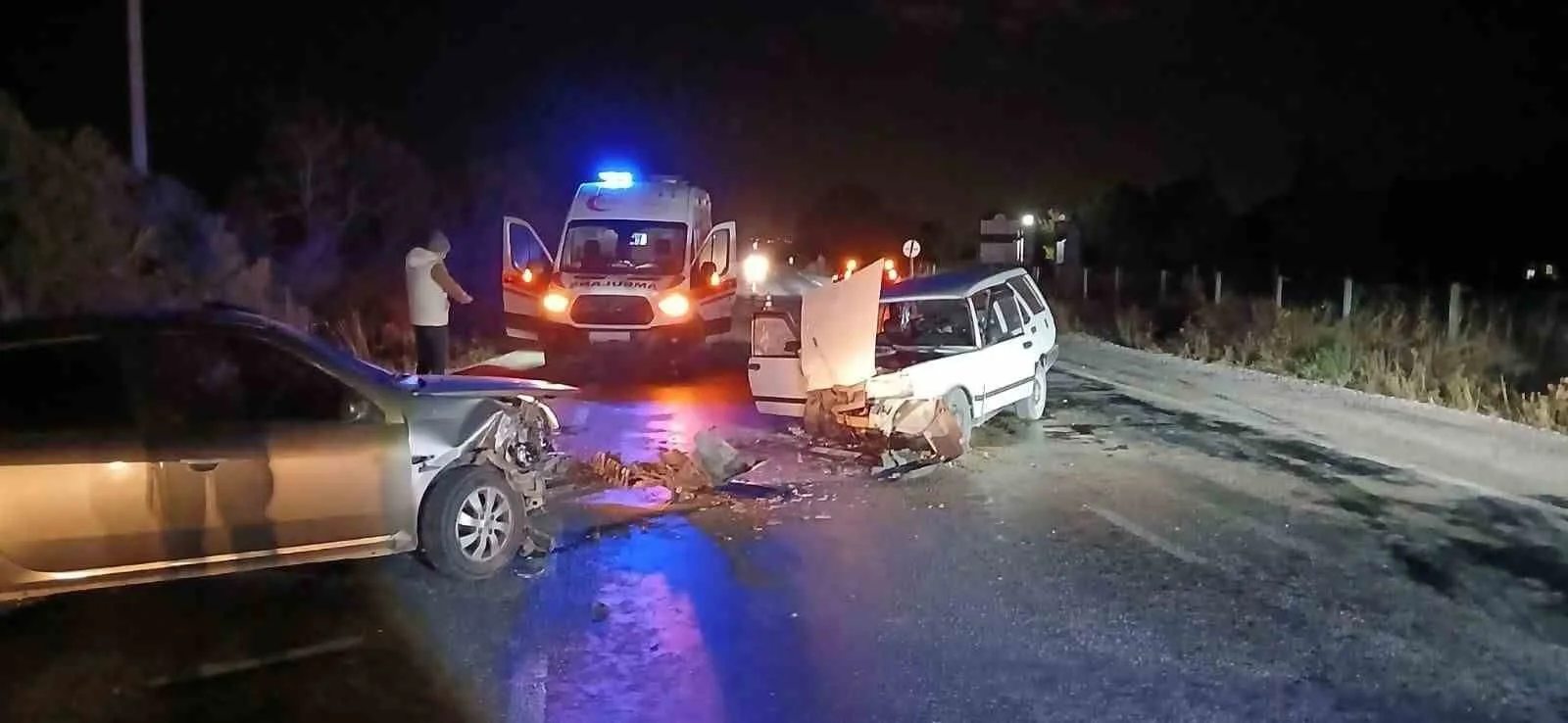 Gönen’de trafik kazası: Araçlar kafa kafaya çarpıştı, 2 yaralı