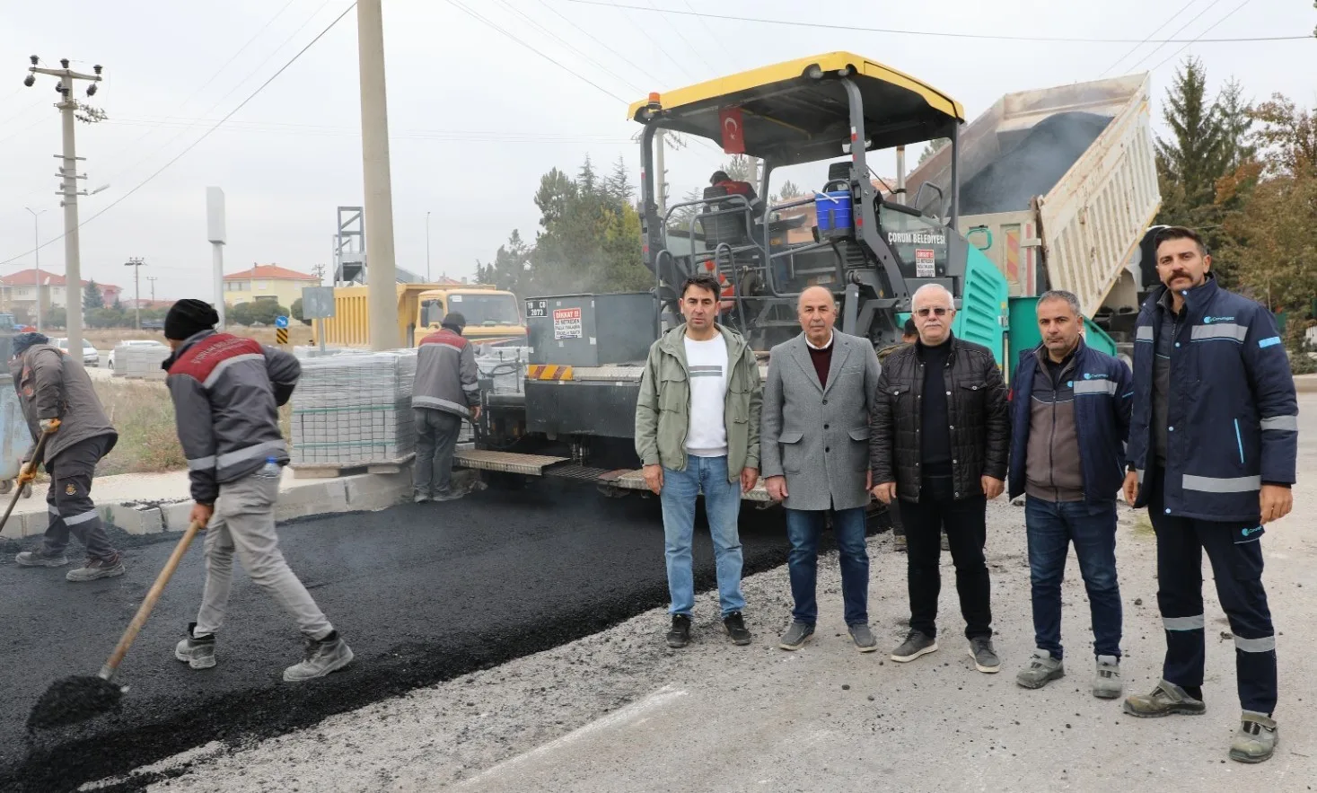 Hastane yolunun asfalt kaplaması yenileniyor