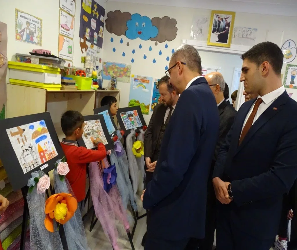 Havran Temaşalık İlkokulunda “Çocuk Gözüyle Filistin” resim sergisi açıldı