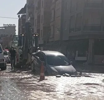 İÇME SUYU HATTI PATLADI,