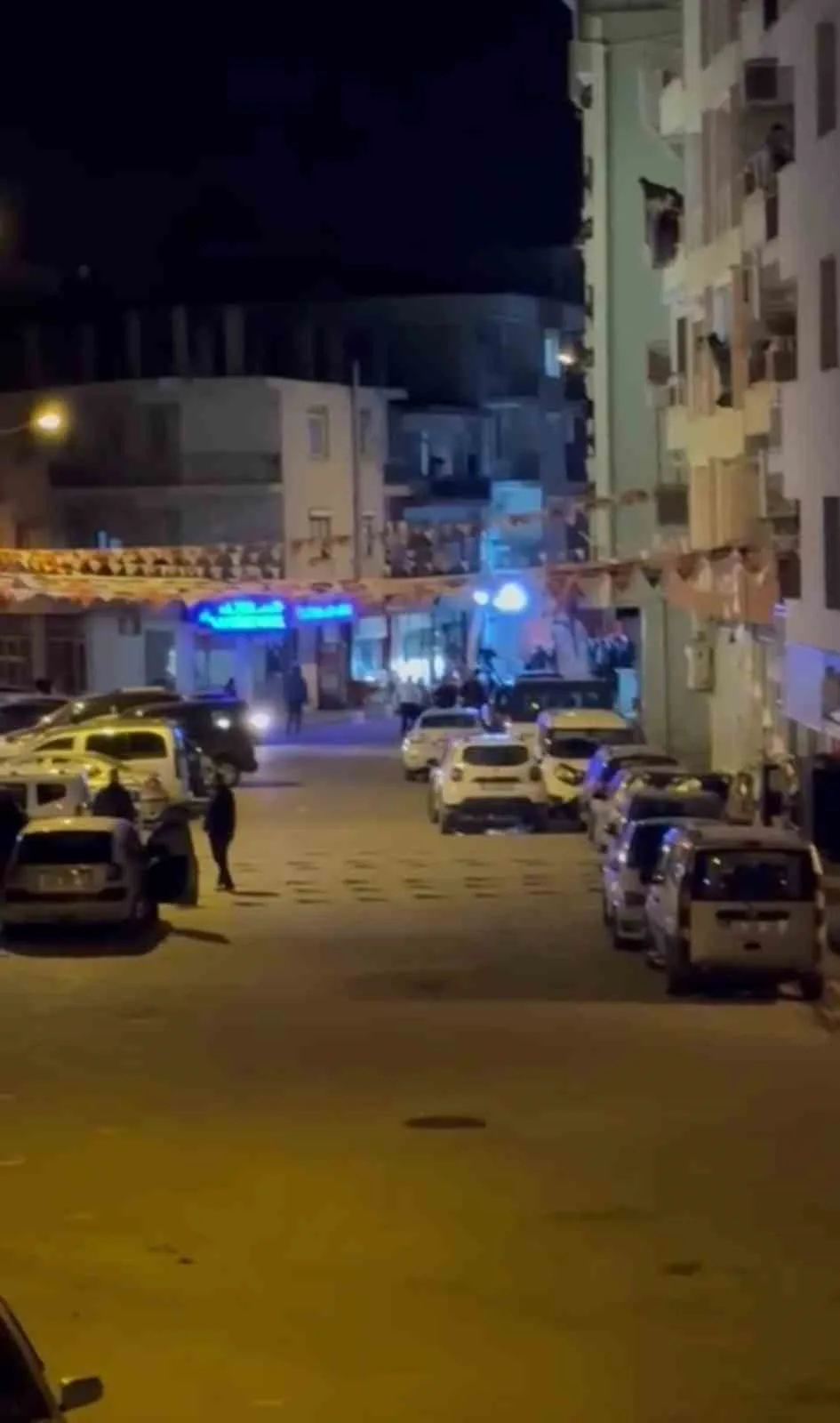 İzmir’de 3 polisin yaralandığı silahlı saldırıda 12 gözaltı