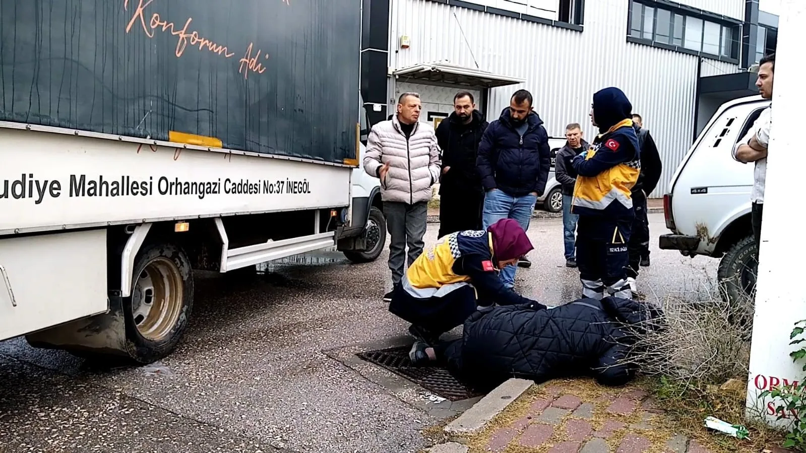 İnegöl’de kamyonetin çarptığı kadın yaralandı