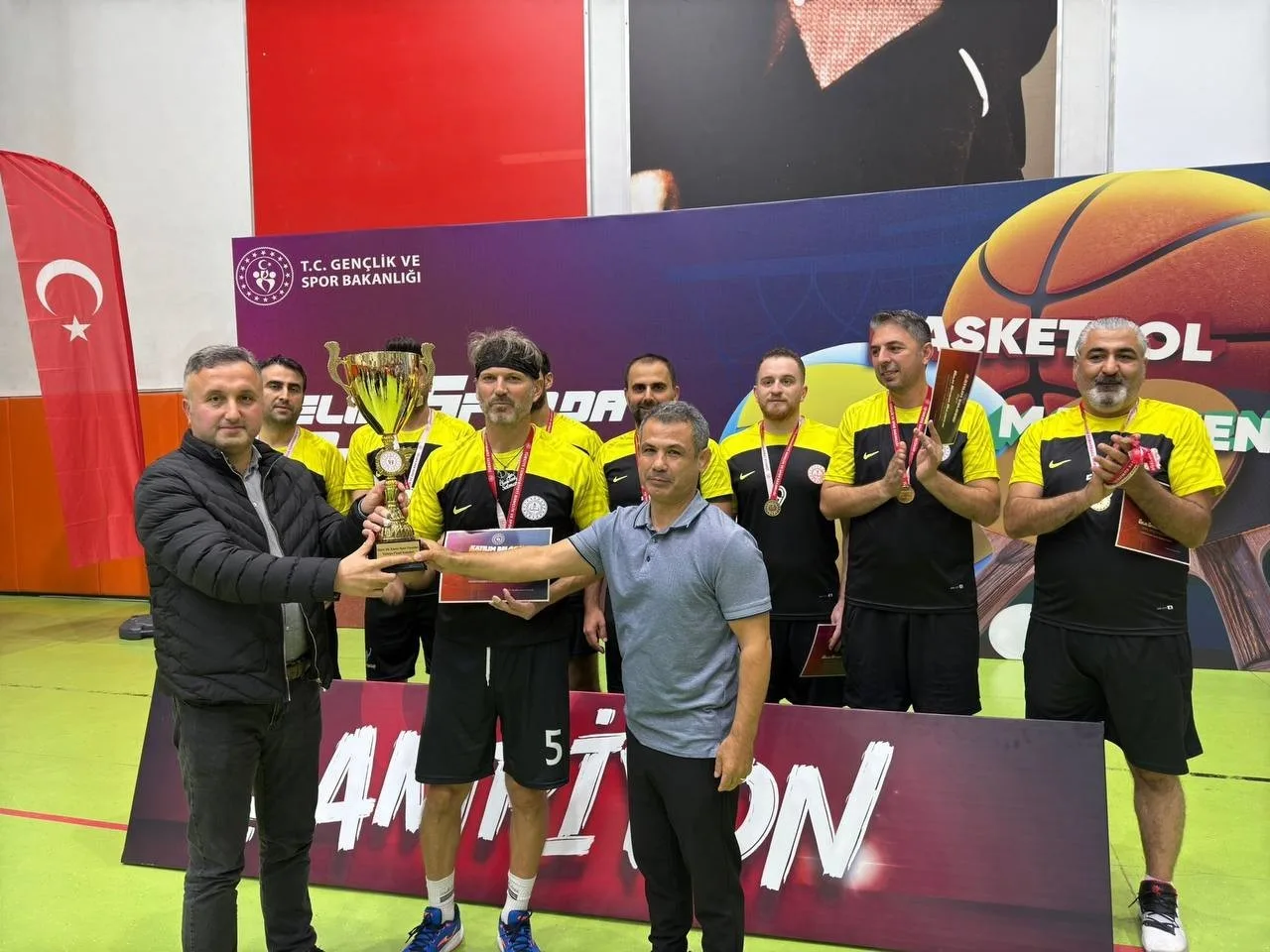 KAYSERİ İL MİLLİ EĞİTİM MÜDÜRLÜĞÜ'NÜN ERKEK VE KADIN VOLEYBOL TAKIMLARI