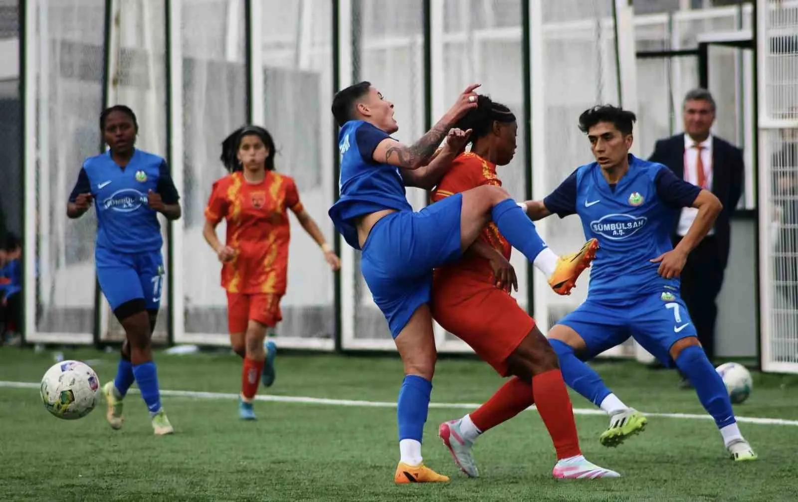 TÜRKİYE KADINLAR 1. FUTBOL LİGİ B GRUBU’NDA ZİRVEYİ YAKINDAN İLGİLENDİREN