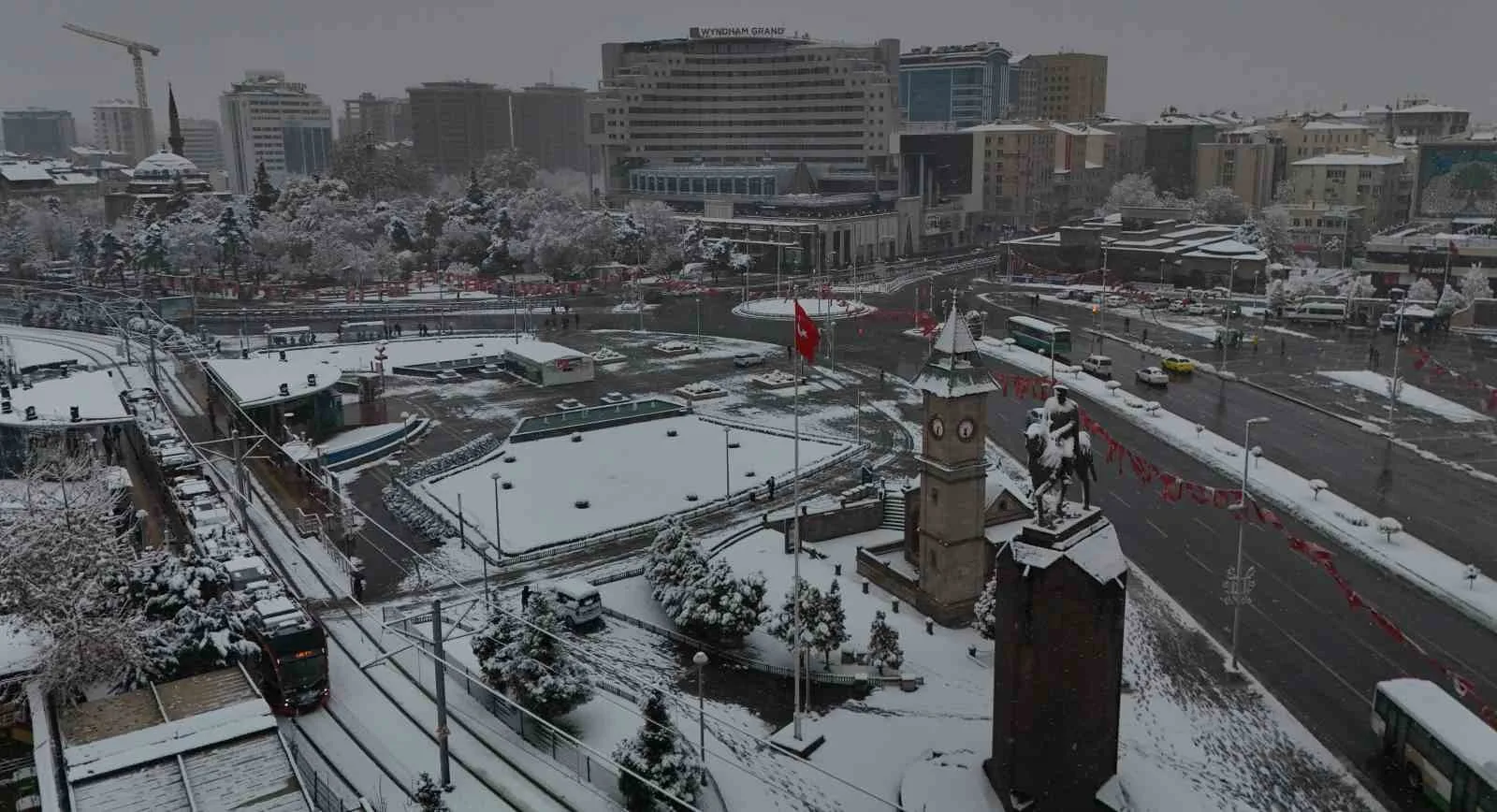 KAYSER'DE OLUMSUZ HAVA ŞARTLARI NEDENİYLE EĞİTİME 1 GÜN SÜRE İLE