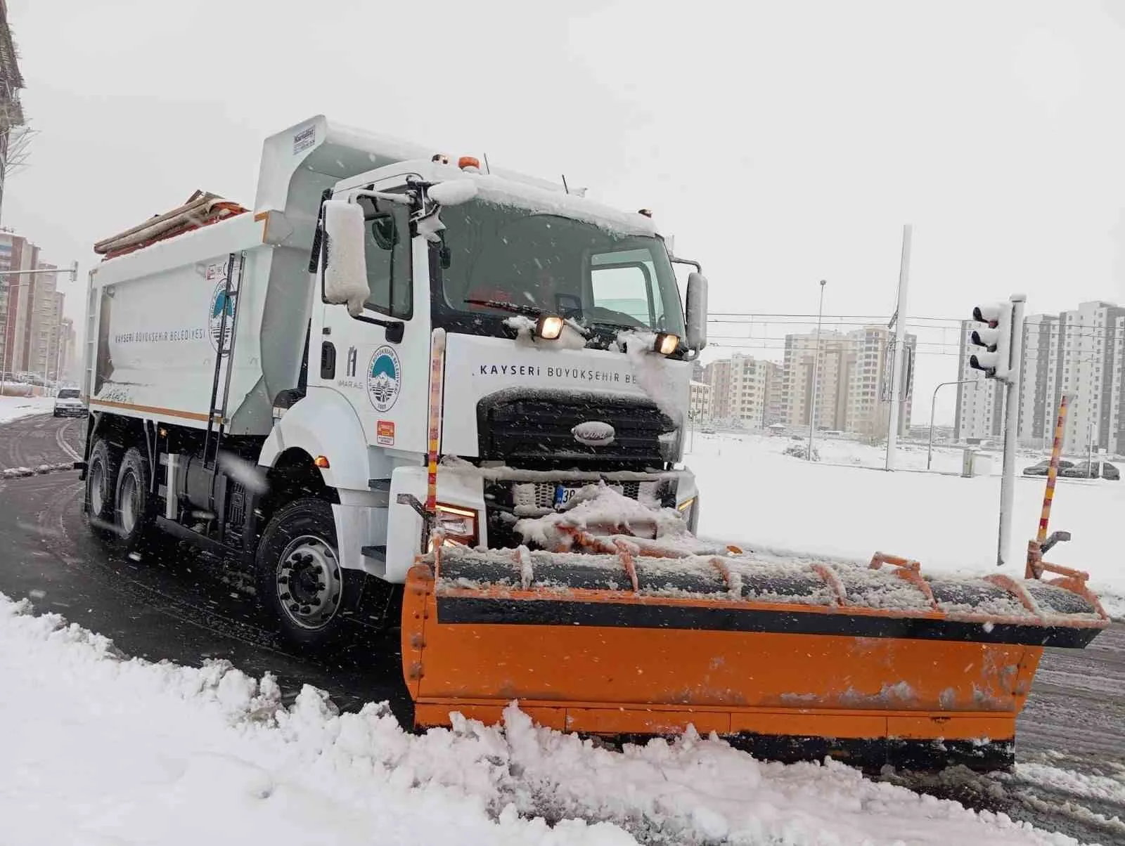 KAYSERİ BÜYÜKŞEHİR BELEDİYESİ, GÜNÜN İLK SAATLERİNDE KENT GENELİNDE ETKİSİNİ GÖSTEREN