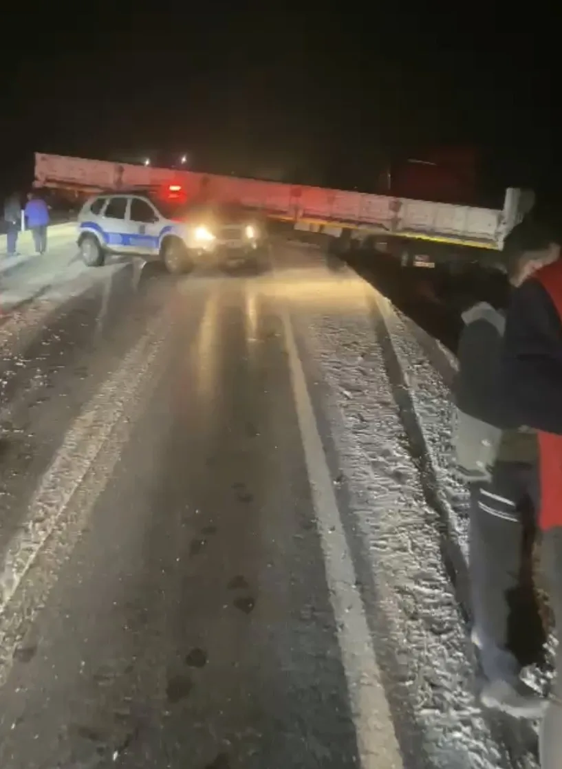 KAYSERİ’DE TIR VE OTOMOBİLİN ÇARPIŞMASI SONUCU MEYDANA GELEN TRAFİK KAZASINDA