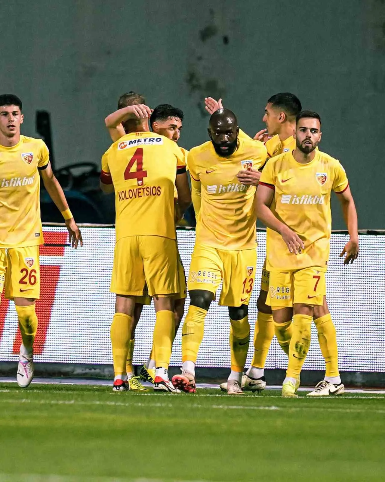 KAYSERİSPOR, LİGE VERİLEN ARADA 4 GÜN İZİN YAPIYOR. SARI KIRMIZILILAR,