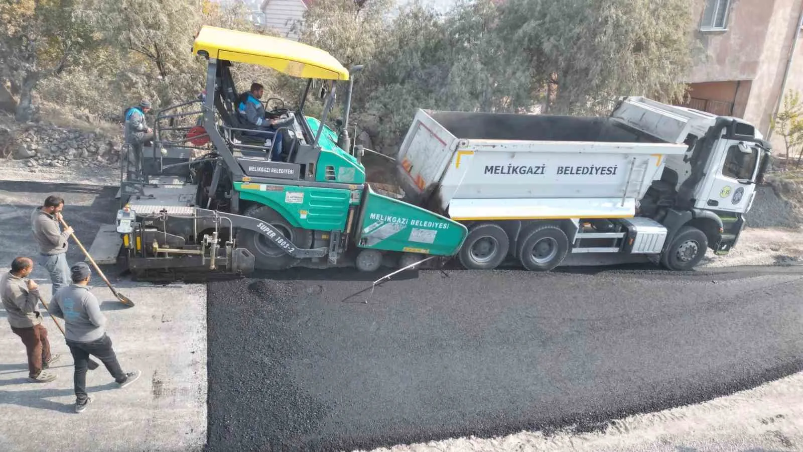 MELİKGAZİ BELEDİYESİ, KAZIM KARABEKİR MAHALLESİ’NDE VATANDAŞLARIN DAHA MODERN VE GÜVENLİ