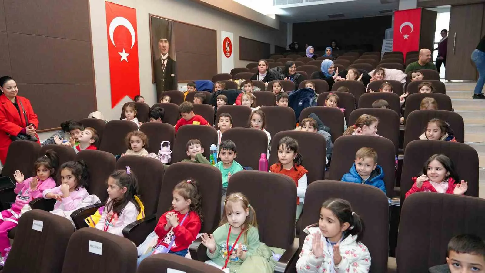 Keçiören’de çocuklar için tiyatro zamanı